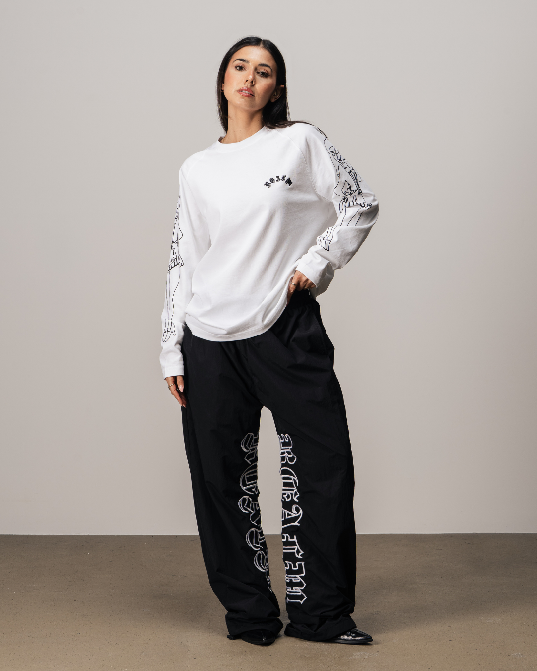 "LOGO" Long sleeve + "REALM" WINDBREAKER (TRACKPANTS)