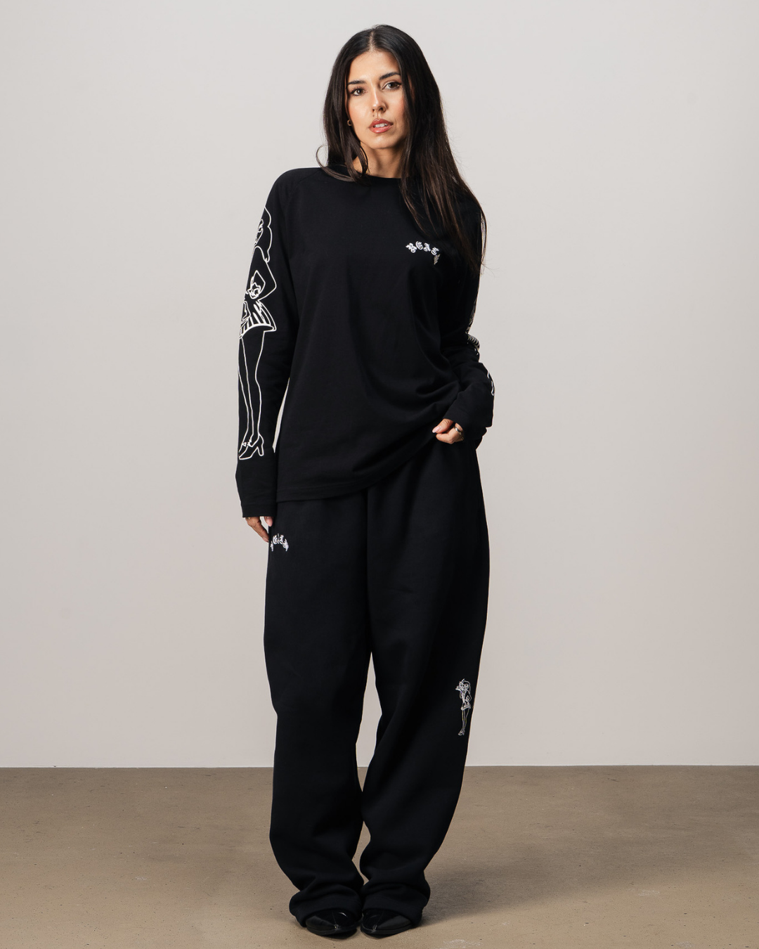 "LOGO" Long sleeve + "REALM" Trackpants