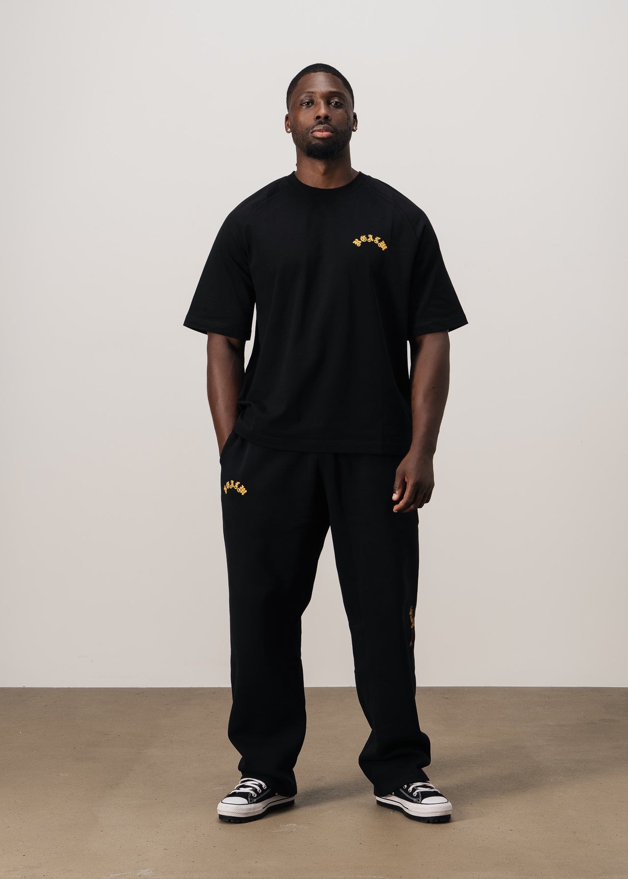 "ESSENTIALS" T-SHIRT