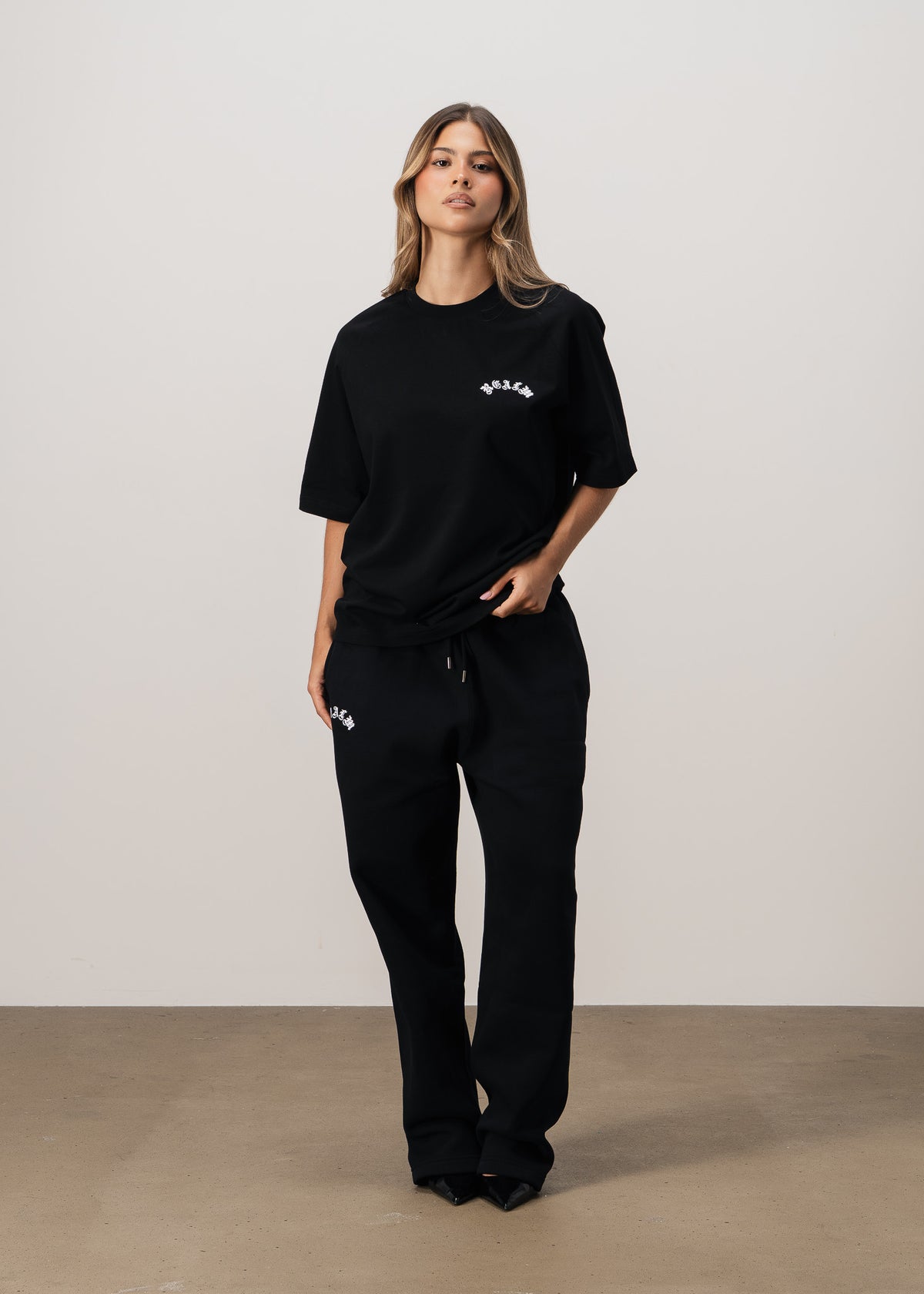"ESSENTIALS" T-SHIRT